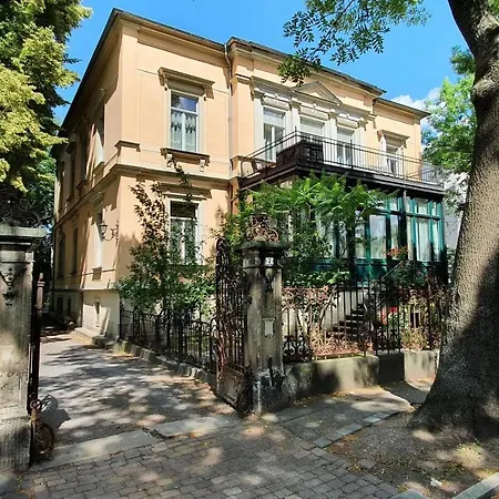 Haniel Oskar דירה *